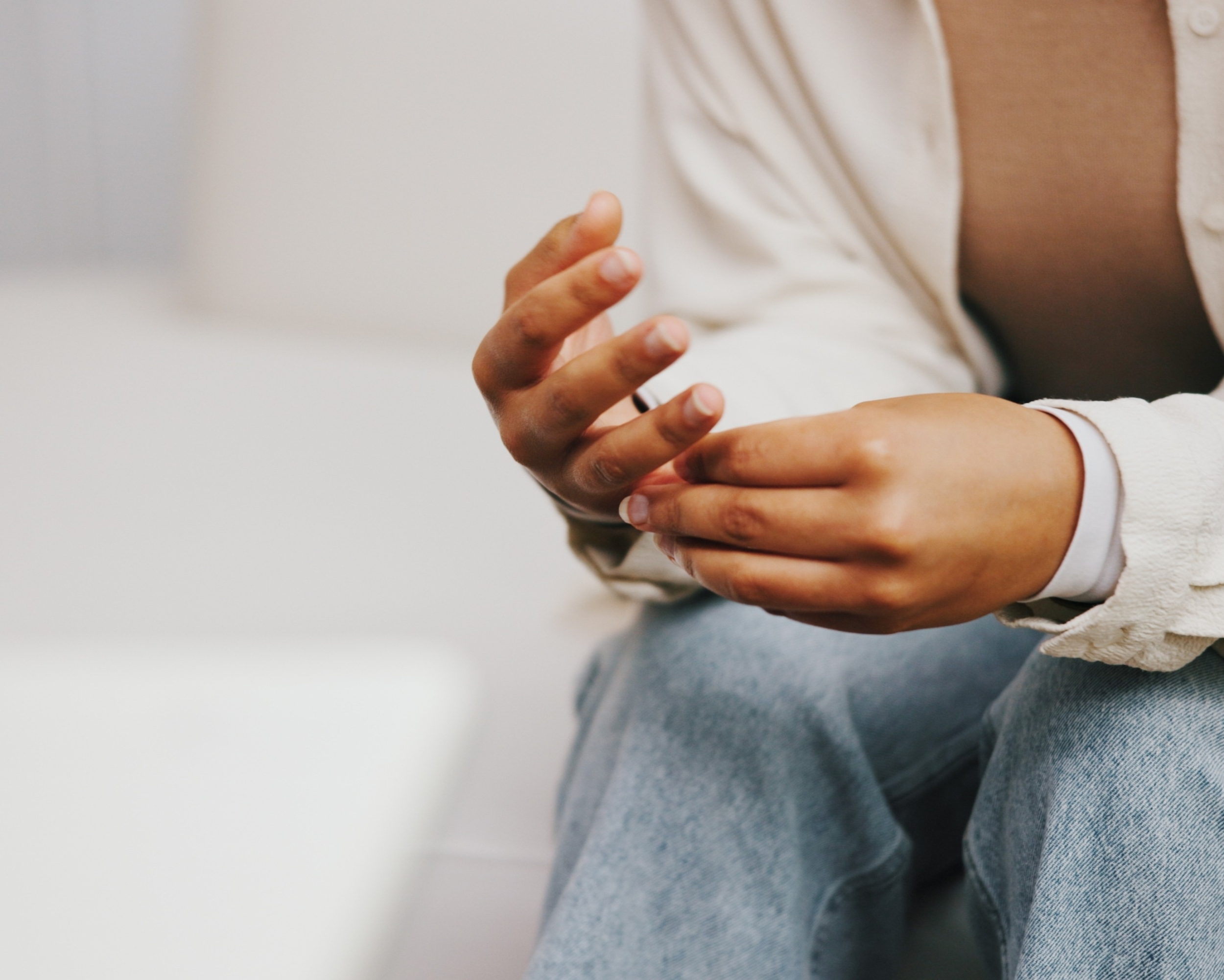 Klient i terapi hos psykolog i Haverslev – hjælper mennesker fra Hobro, Aars, Støvring og Aalborg med nærvær og faglighed.